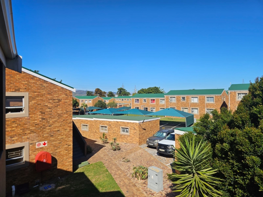 1 Bedroom Property for Sale in Oakglen Western Cape